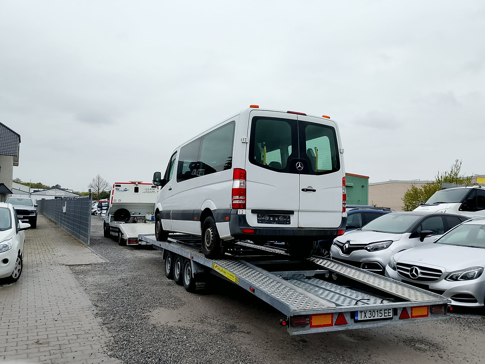 Транспорт с платформа